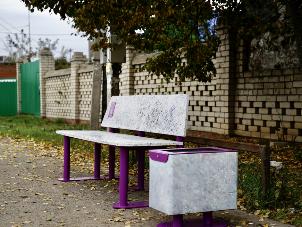 На улицах Казани появились скамейки и урны из переработанного вторсырья