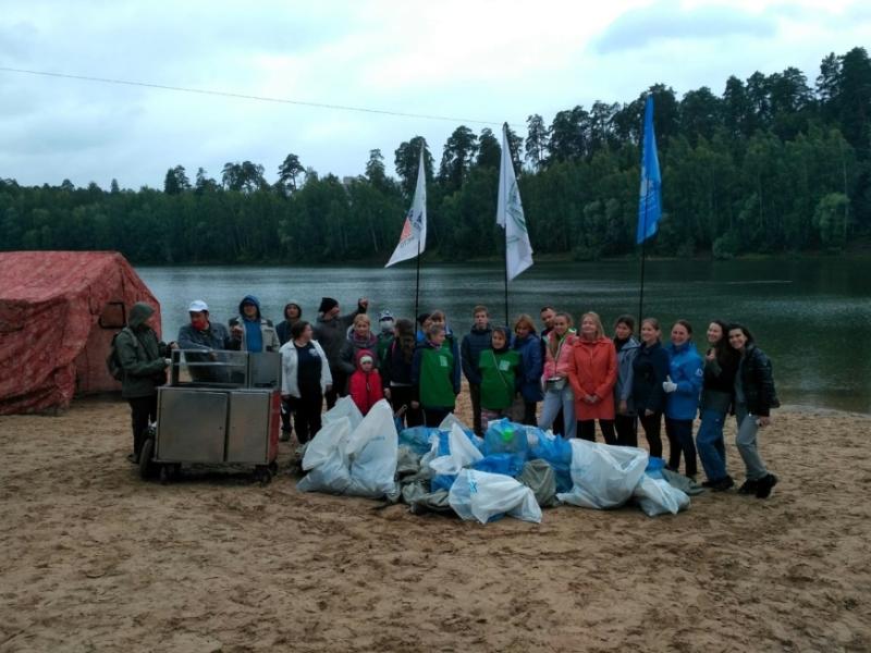 Экоактивисты собрали у Глубокого озера Казани 30 мешков мусора