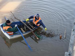 В Казани проходит очистка акваторий рек, озер и проток от мусора