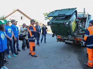 Казанским школьникам рассказали, как сортировка мусора спасает ежиков, леса и водоемы