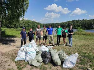 Активисты собрали с территории озера Лесного в Казани 30 мешков мусора