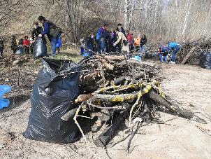На общегородском субботнике в Казани собрано 10 тысяч кубометров мусора