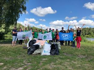 3 кубометра мусора собрали аквалангисты на озере Лесном в ходе экологической акции